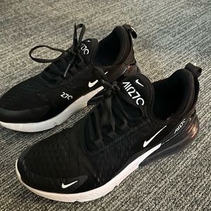 Black nike airmaxes women size 7.5
